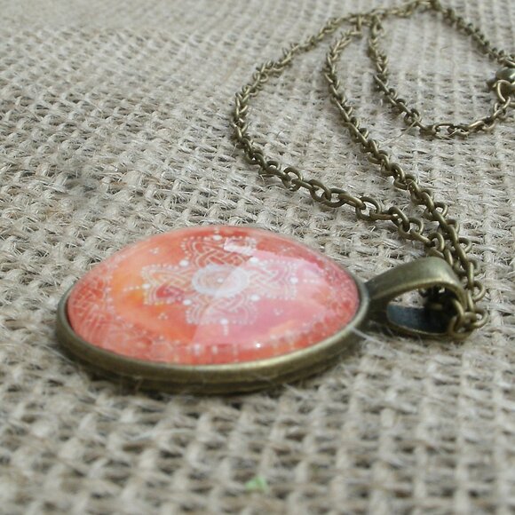 Celtic 4 Directions Knotwork Glass Cabochon Pendant Necklace - Picture 8 of 14